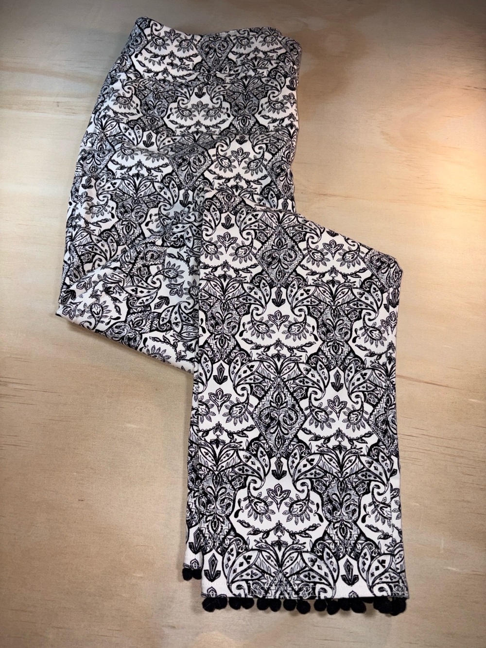 Black/White Paisley Brigitte Woman’s Ankle  Pants Sz .5R